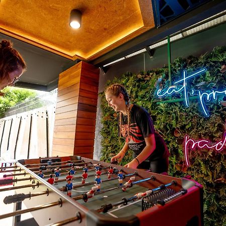 Mad Monkey Phuket Hostel Patong Luaran gambar