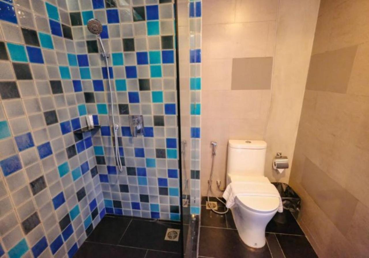Mad Monkey Phuket Hostel Patong Luaran gambar