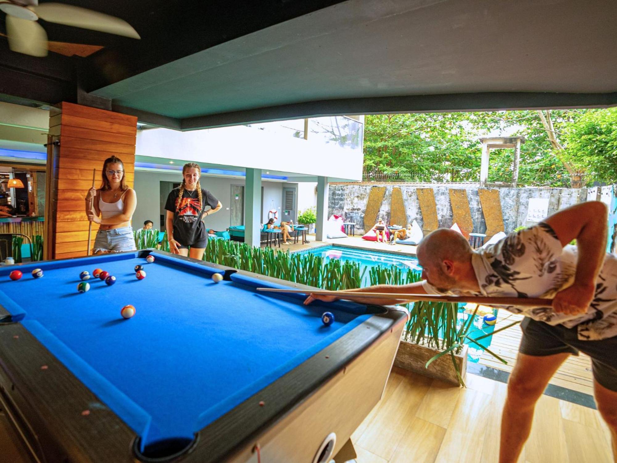 Mad Monkey Phuket Hostel Patong Luaran gambar