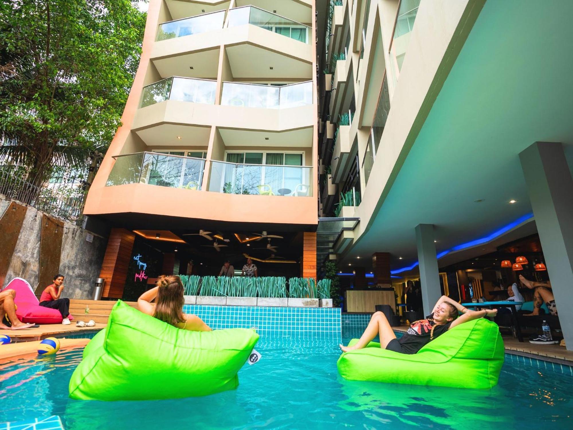 Mad Monkey Phuket Hostel Patong Luaran gambar