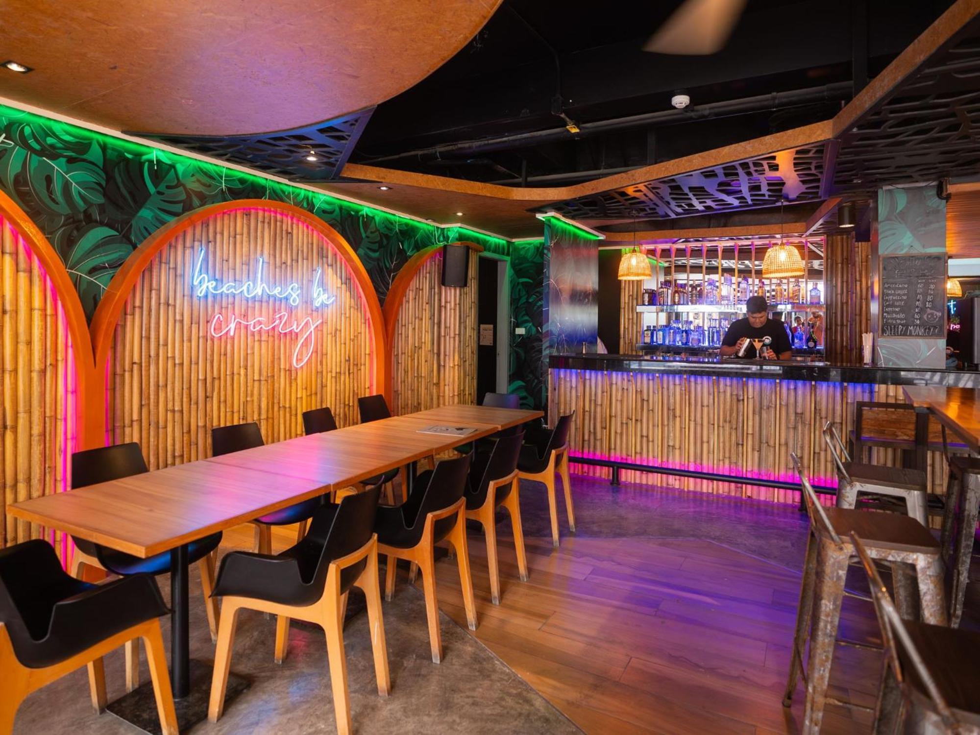 Mad Monkey Phuket Hostel Patong Luaran gambar