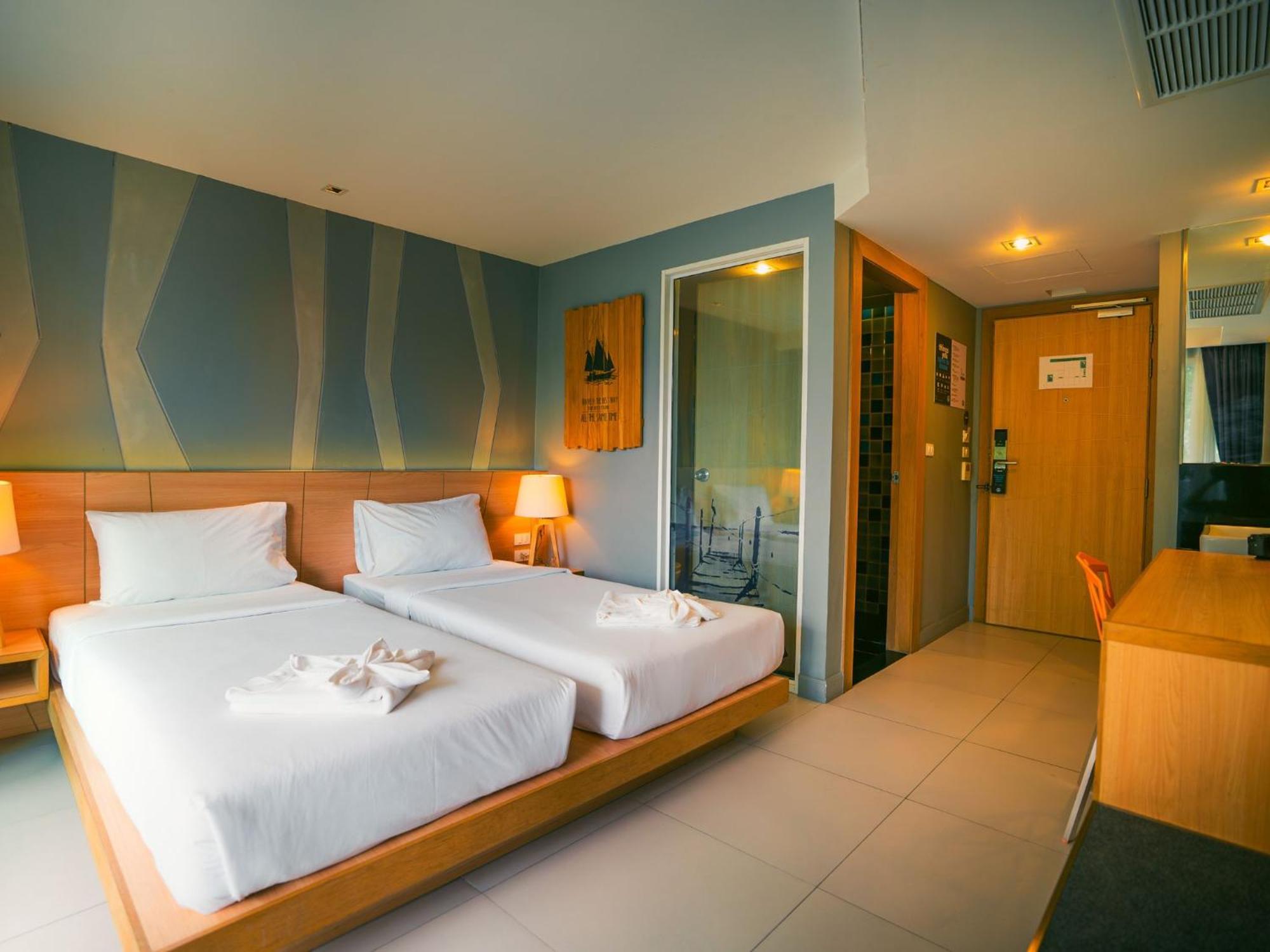 Mad Monkey Phuket Hostel Patong Luaran gambar