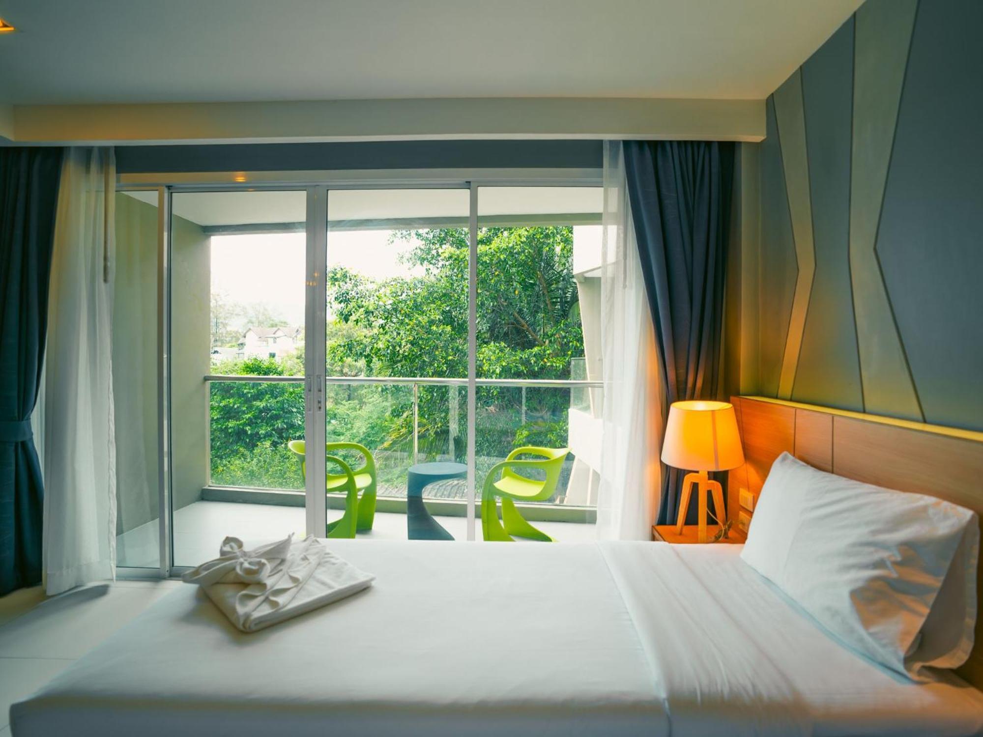Mad Monkey Phuket Hostel Patong Luaran gambar