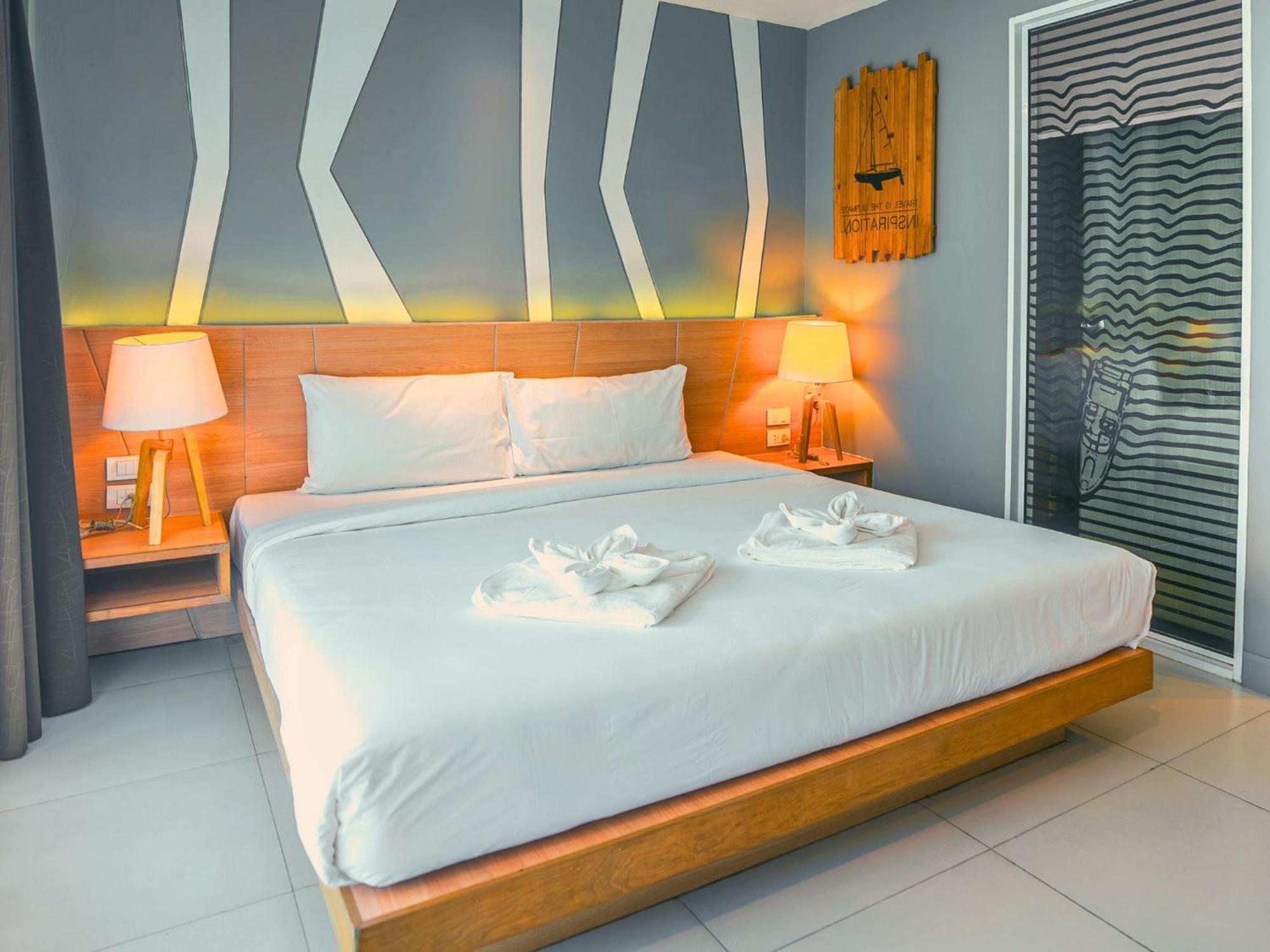 Mad Monkey Phuket Hostel Patong Luaran gambar