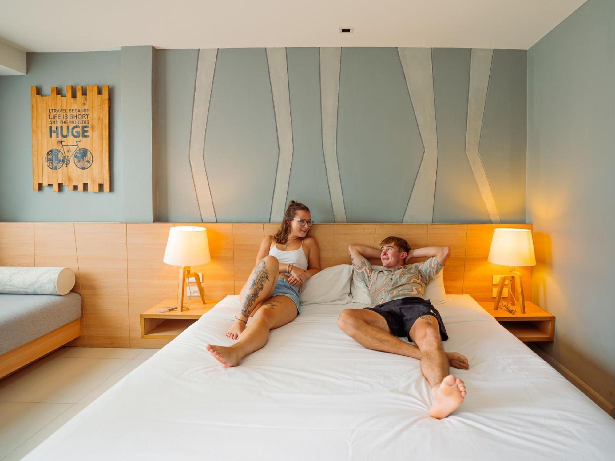 Mad Monkey Phuket Hostel Patong Luaran gambar