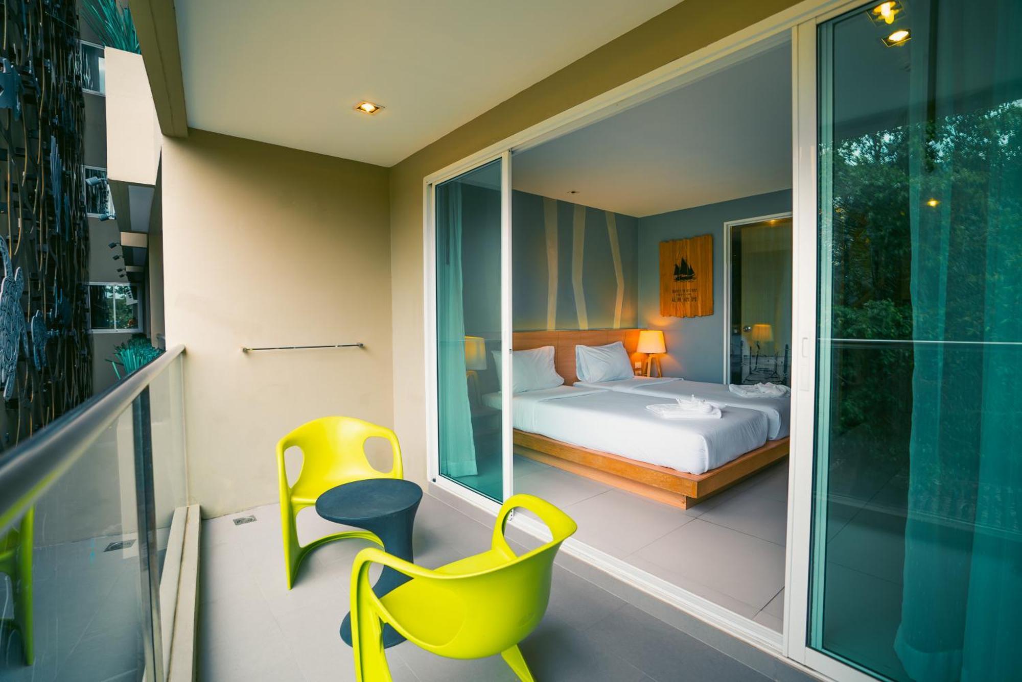Mad Monkey Phuket Hostel Patong Luaran gambar