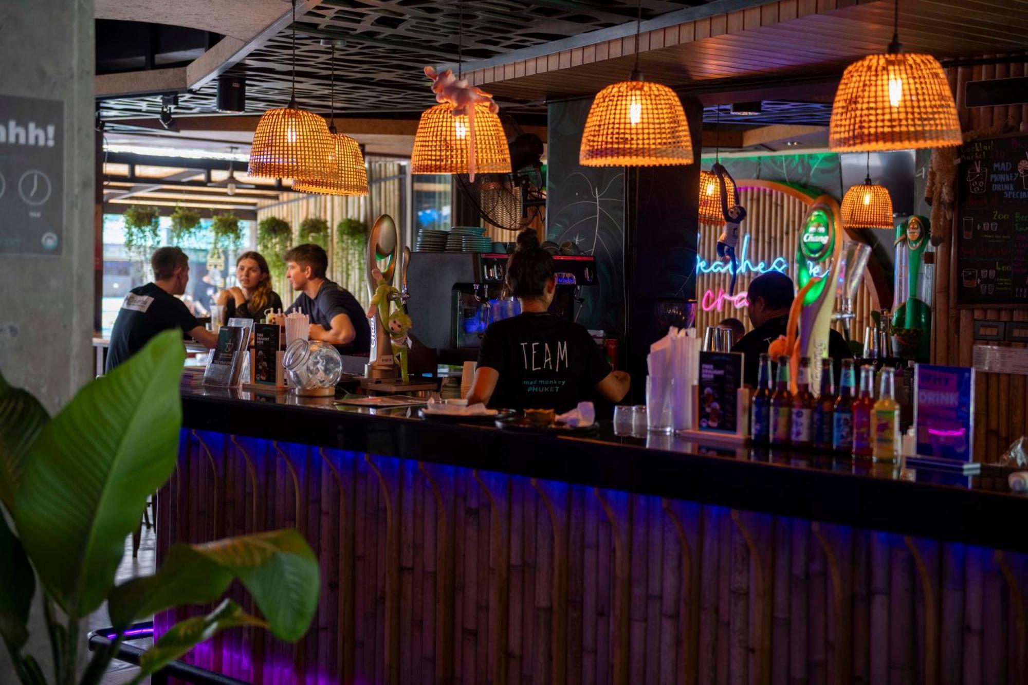 Mad Monkey Phuket Hostel Patong Luaran gambar