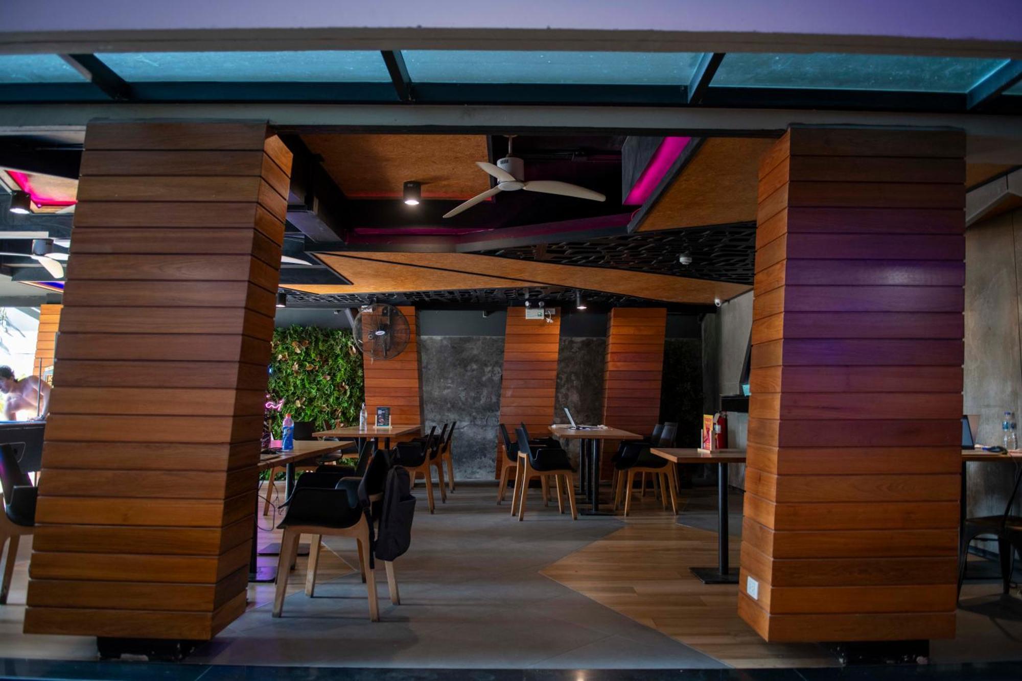 Mad Monkey Phuket Hostel Patong Luaran gambar