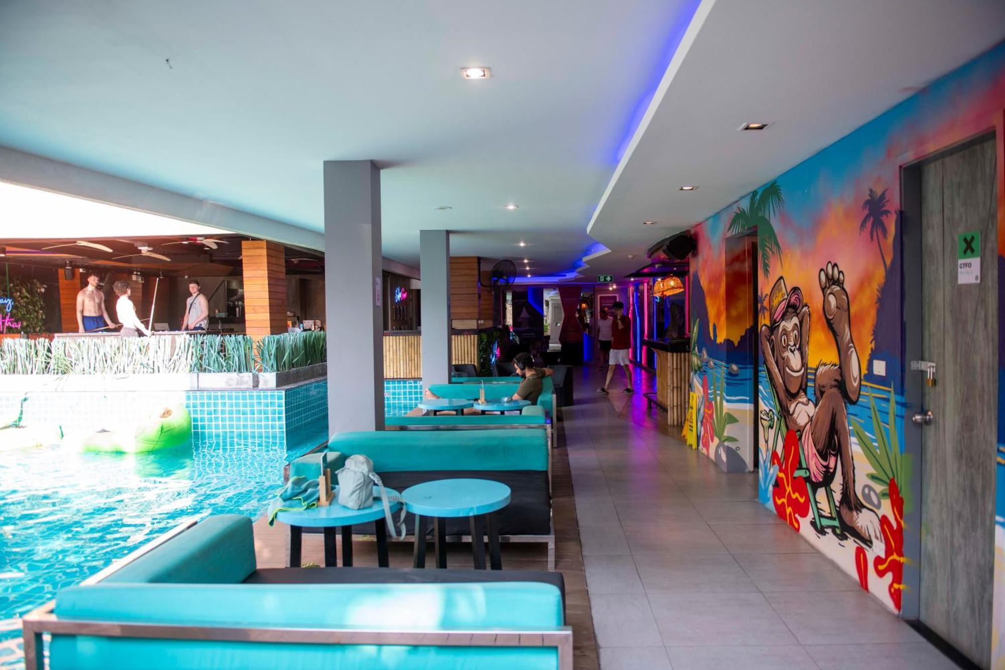 Mad Monkey Phuket Hostel Patong Luaran gambar