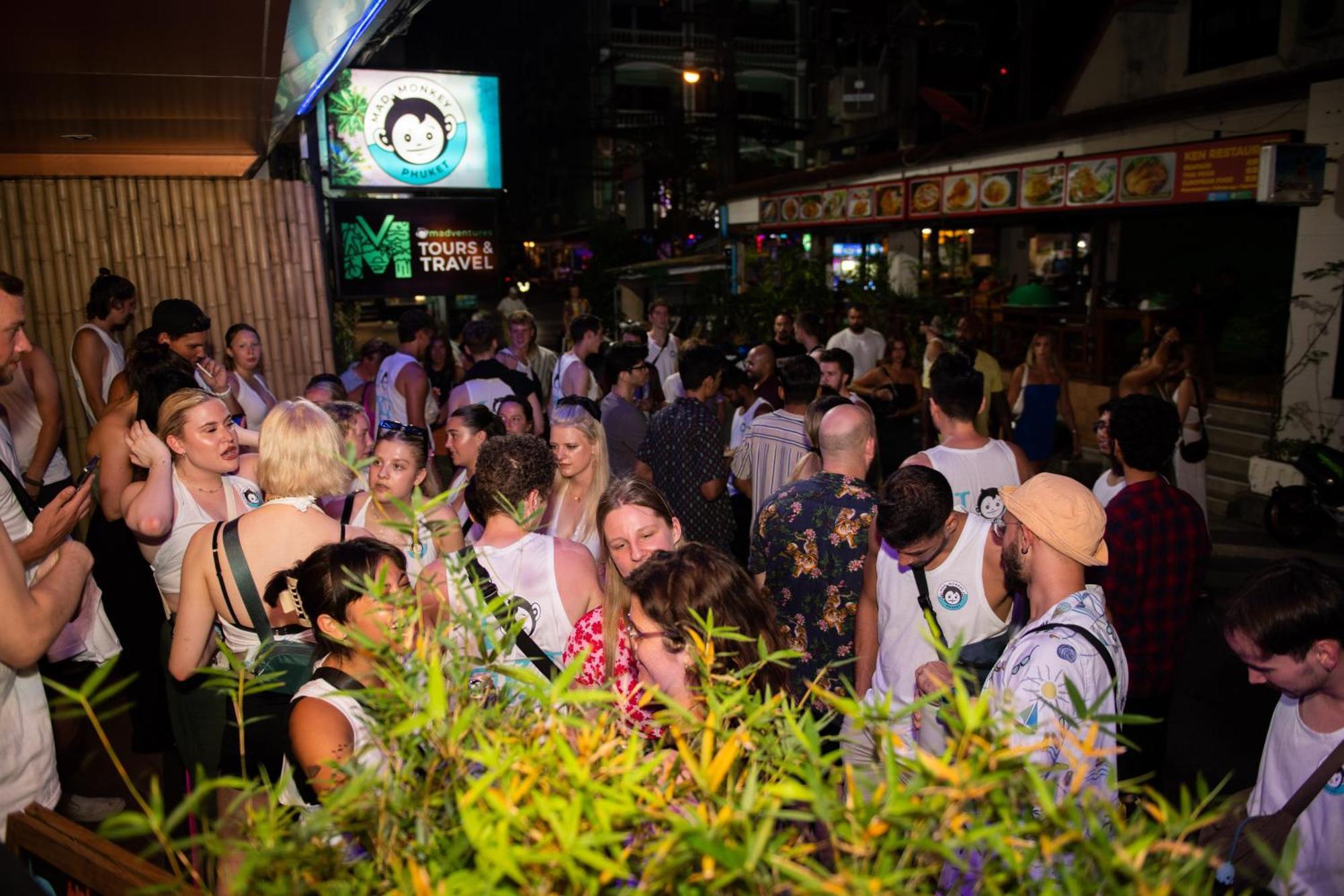 Mad Monkey Phuket Hostel Patong Luaran gambar