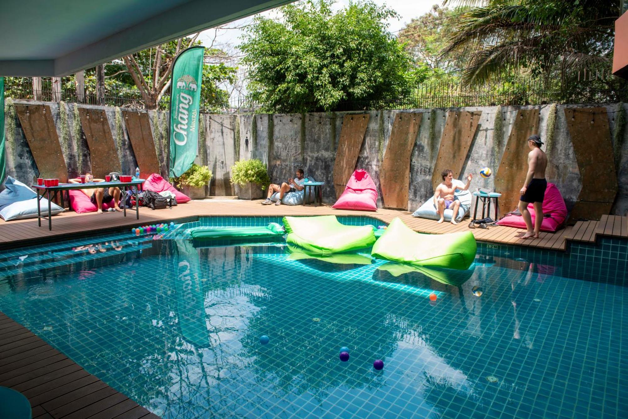Mad Monkey Phuket Hostel Patong Luaran gambar