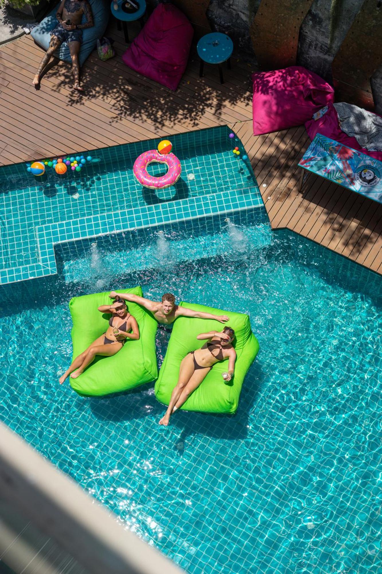 Mad Monkey Phuket Hostel Patong Luaran gambar