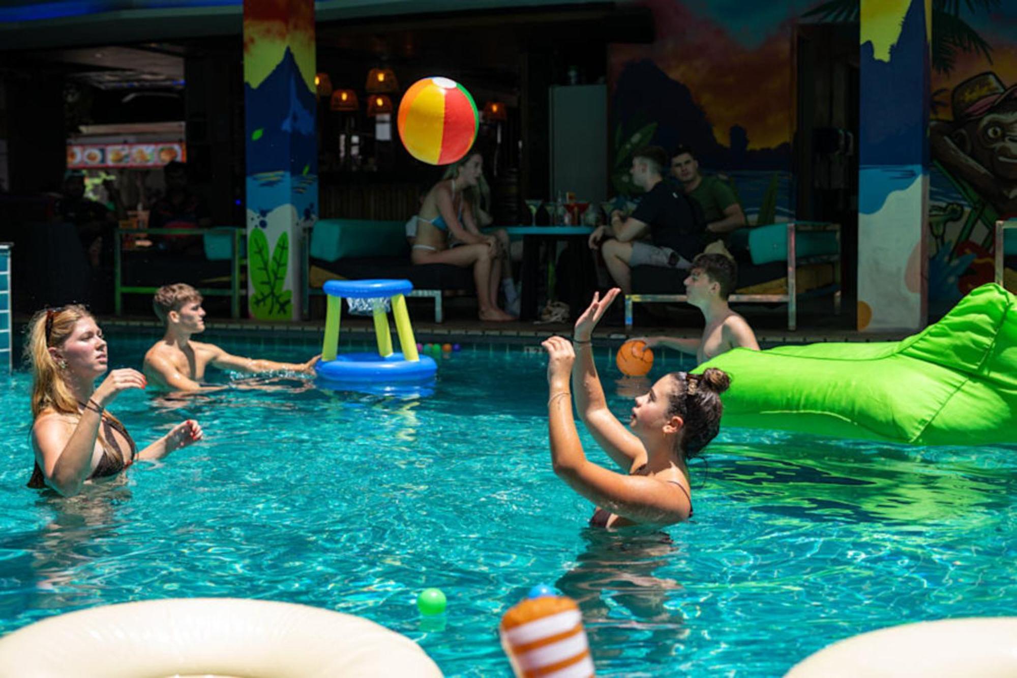Mad Monkey Phuket Hostel Patong Luaran gambar